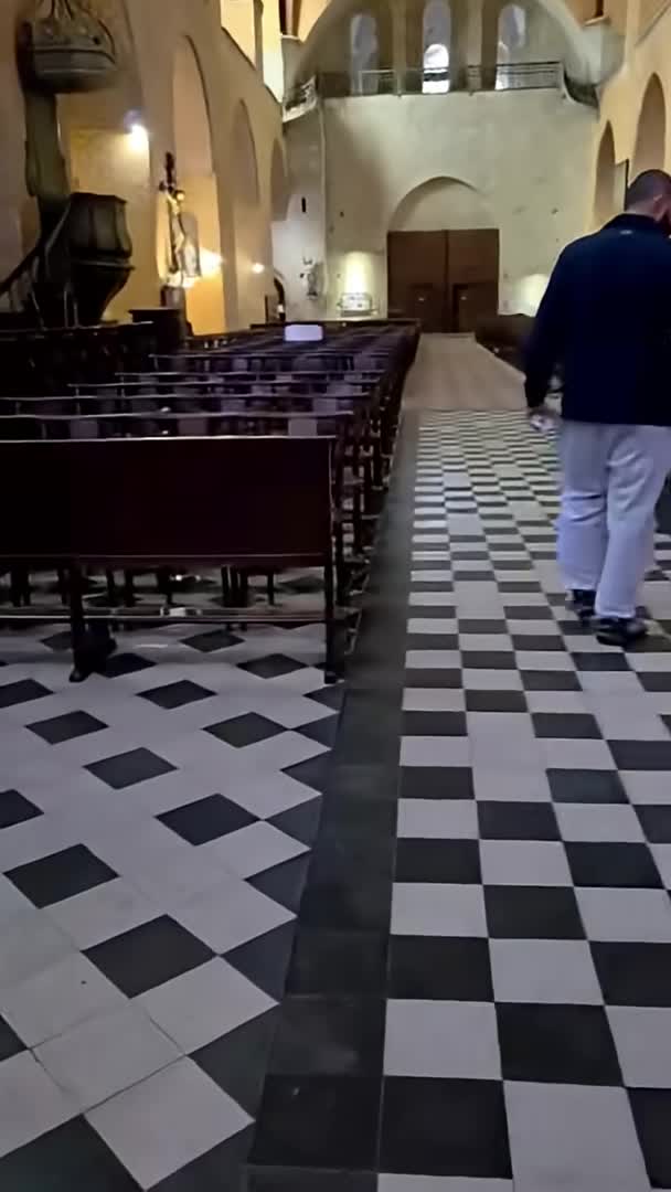 Agression d'une religieuse !Oh les gauchiasses tenaient vos gobelins