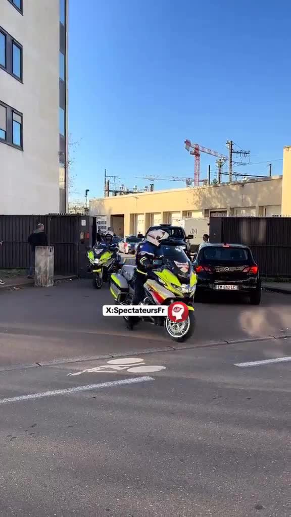 Policeuh Nationaleuh... circulez, y a rienn à voir !