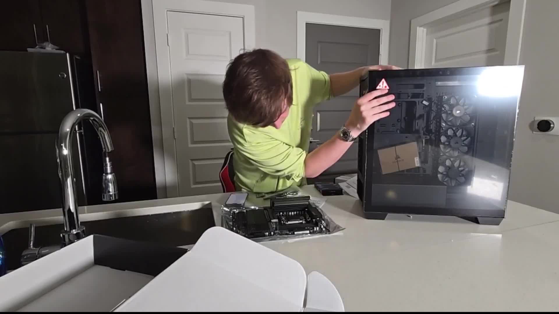 ChatGPT, tu m'aide à assembler mon nouveau pc master race ?