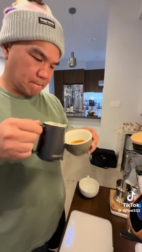 Ton pote qui te fait un café au bout de 15 ans