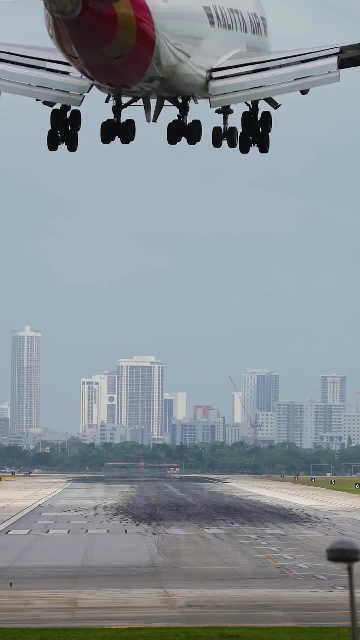 Voilà pourquoi on applaudis à chaque atterrissage...