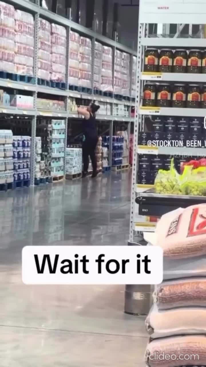 Si j'étais elle, je reposerais ce truc... ça coute trop cher en entretien.