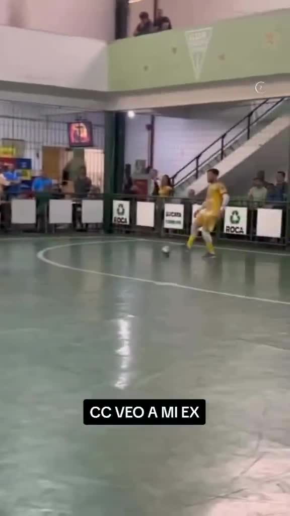 Quand tu repères ton ex dans les tribunes