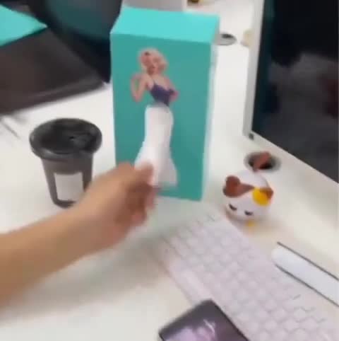 Pensez à commander votre boîte avant la prochaine séance de branlette collective