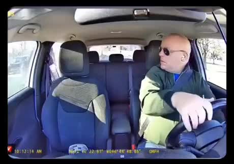 Deux amis se retrouvent après 20 ans