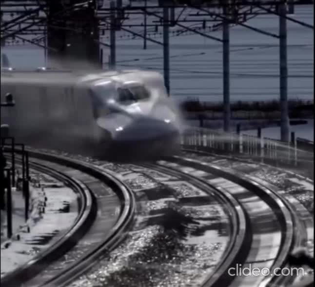 Pourquoi les trains Japonnais, à grande vitesse, sont arrosé d'eau avant d'arriver en gare.