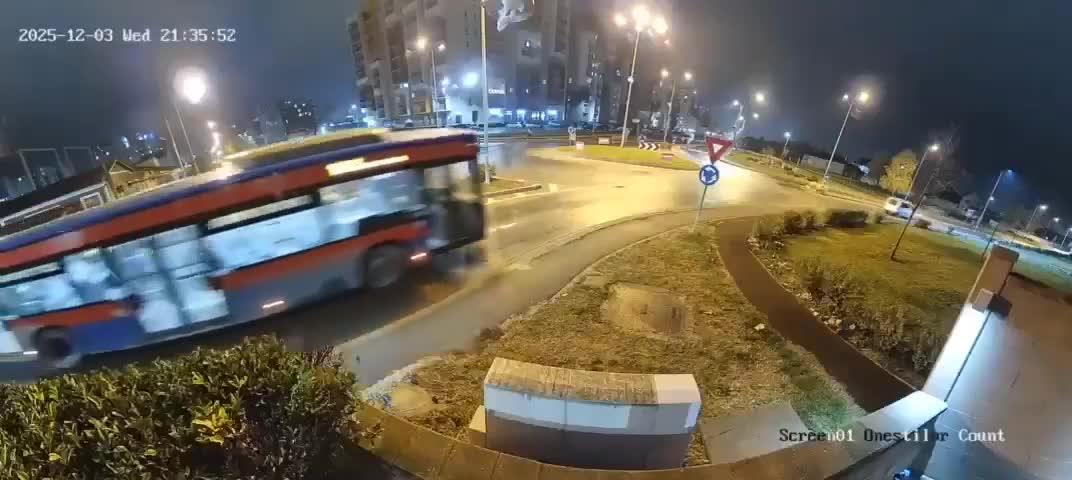 1950: Dans le futur, nous aurons des voitures volantes. 2025, somewhere in romania