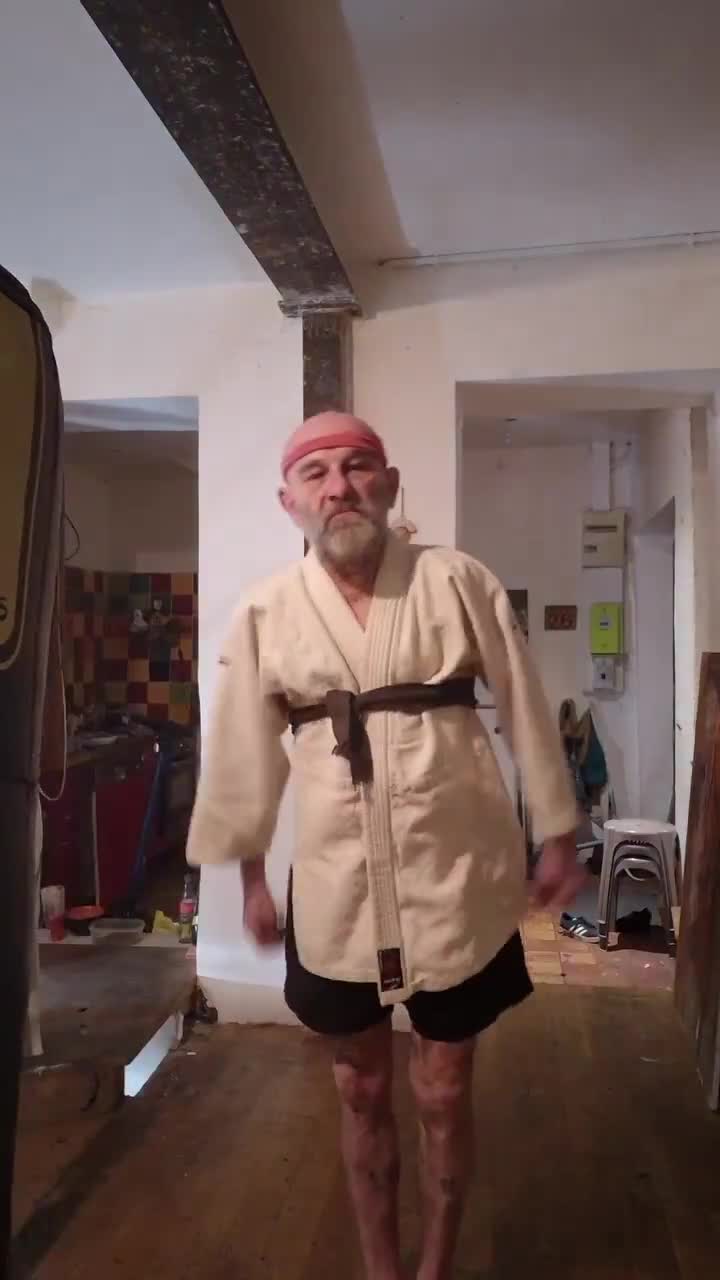 Avec l'épaule pas trop quand même