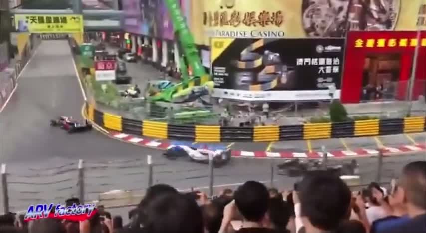 L'accident de Sophia Flörsch en F3 au Grand Prix de Macao