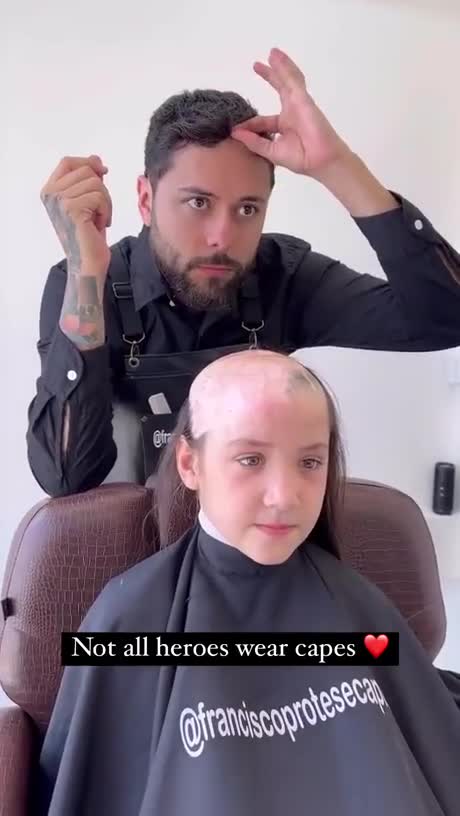 Tous les héros ne portent pas de cape