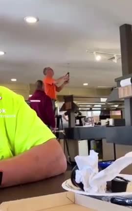 Dans la série léla lépula