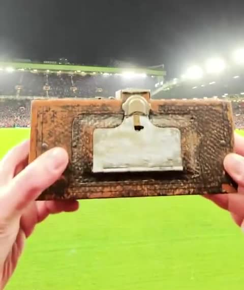 Un appareil photo panoramique de 130 ans à un match de foot