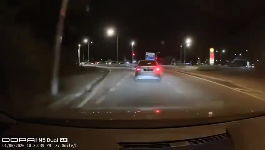 Réveillez moi quand le café sera prêt. Merci.