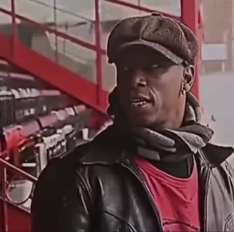 Le footballeur Ian Wright rencontre son ancien professeur
