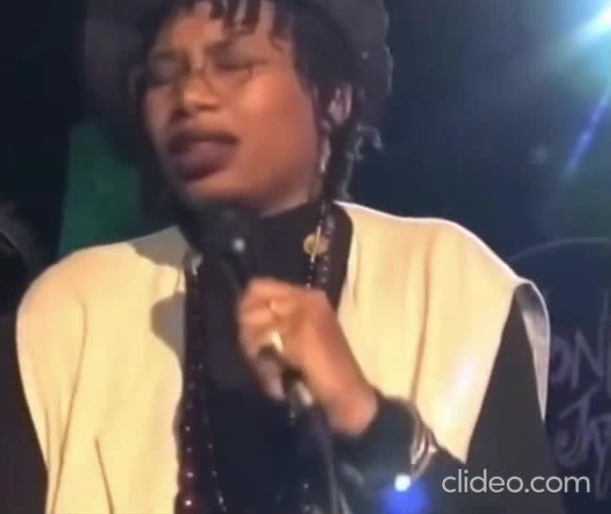 Quand tu te réveilles de la sieste... avec la nuque raide.