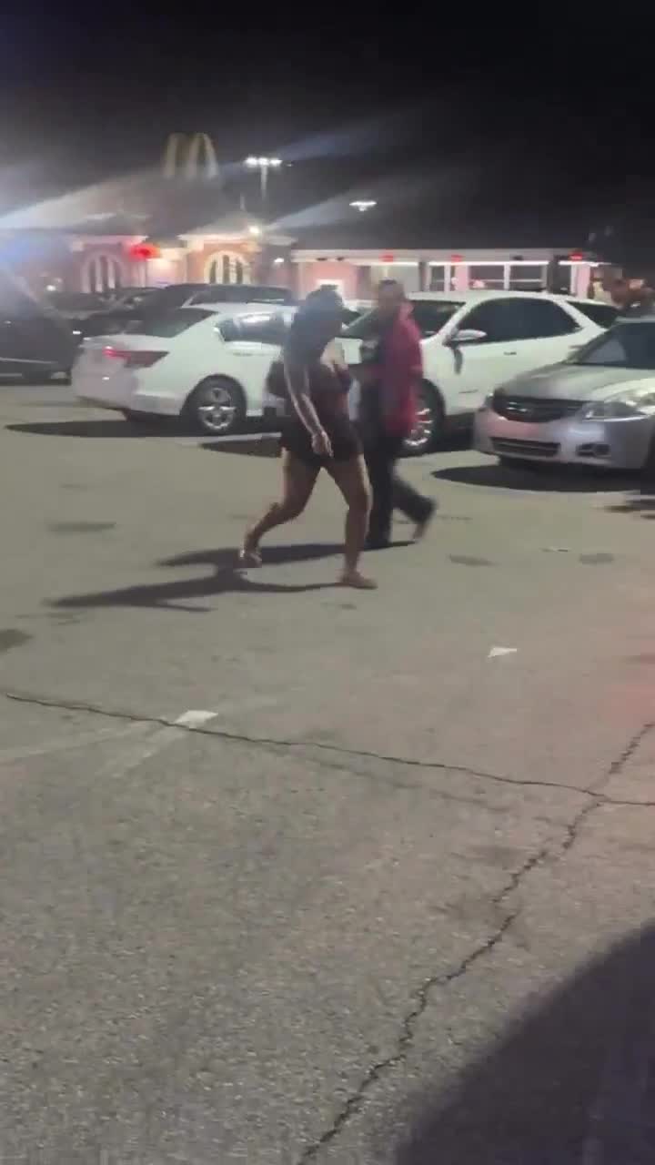 Le choual qui se croit encore jeune et svelte .