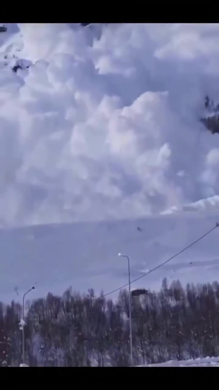 Y'a ça qui t’arrive sur la gueule mais… tranquille, reste bien au milieu connard.