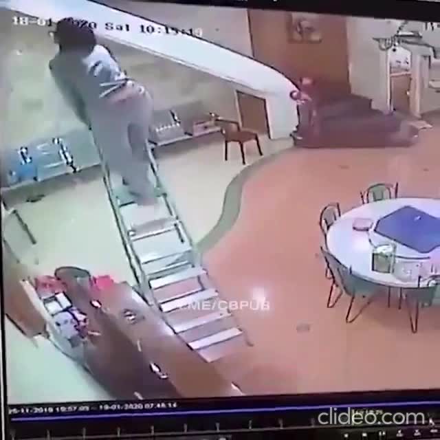 ♫While changing your lightbulb... from the top of your ladder !♫