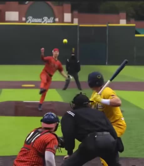 M'a fallu un moment pour comprendre alors le mec sur sa base...