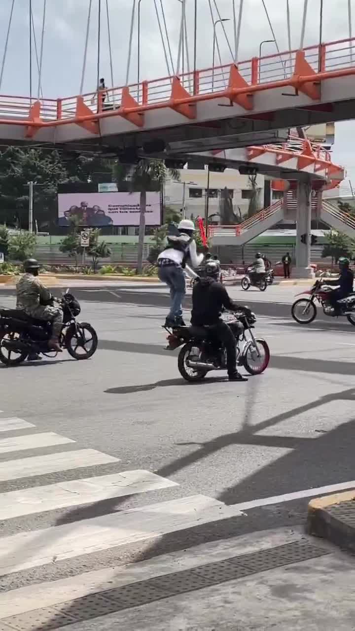 Je veux qu'on ramène ce mec à Paris!