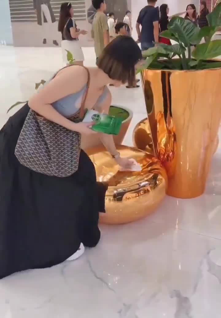 Toujours bien nettoyer là où on s'assoit.