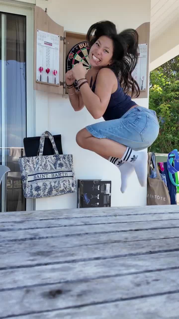 Mesdames et surtout Messieurs, voici la nouvelle égérie du groupe !