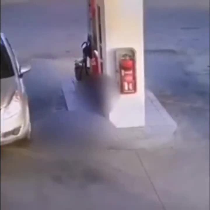 Merci, vous pouvez me déposer là, ça ira !