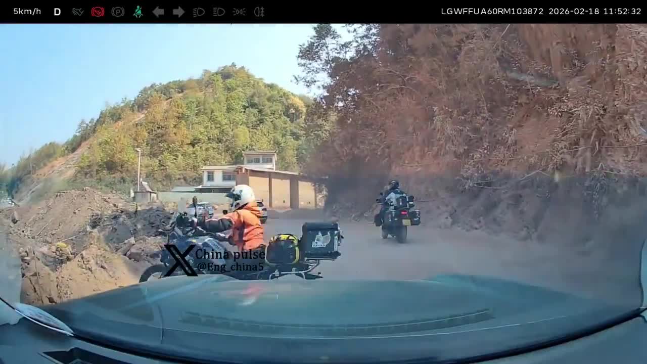 Quand tu pars en balade moto avec @Punkyzlip et que tu lui demandes de rester à droite....