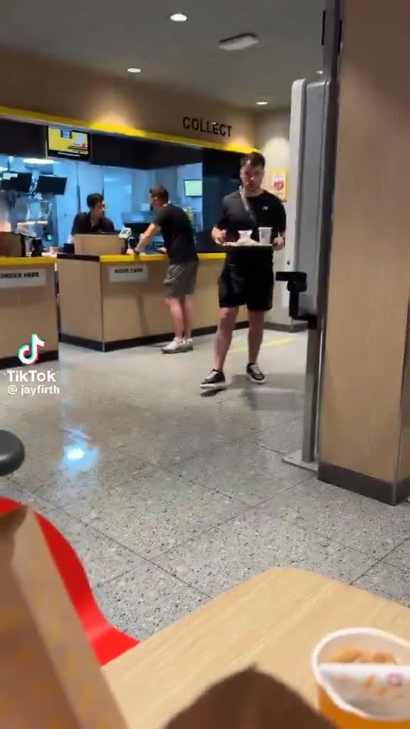 Mais qui a ciré le sol ?!
