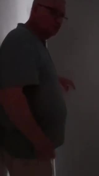 Toujours bien tenir la rampe dans les escaliers