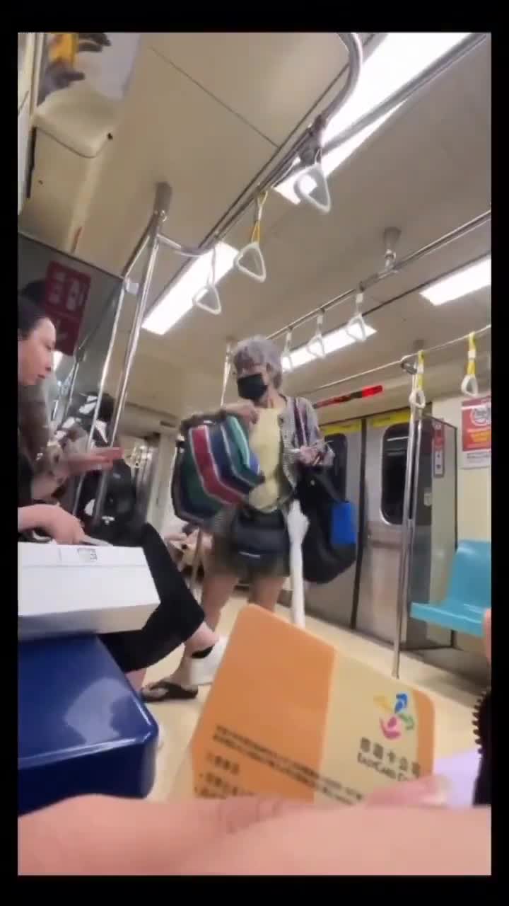 Ces vieux qui ne respectent plus les jeunes.