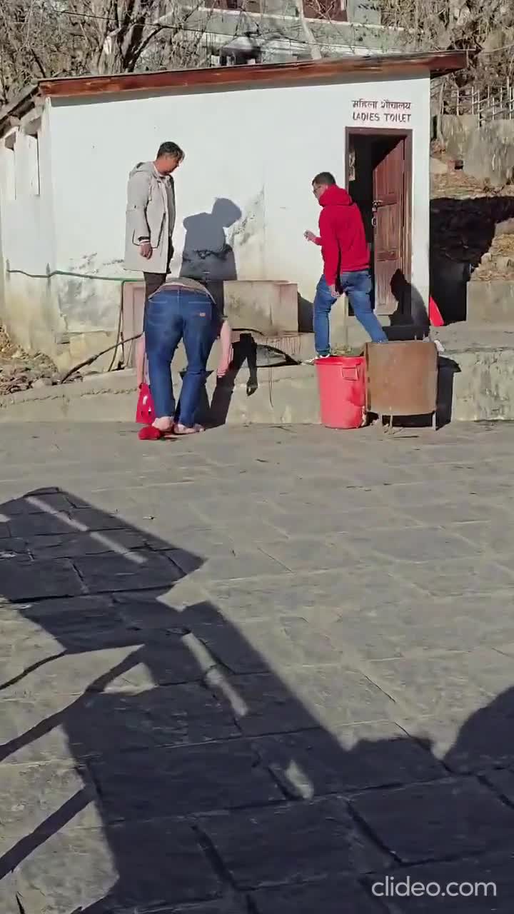 Ne pas mettre de chaussettes avec des bottes... imagine l'odeur.