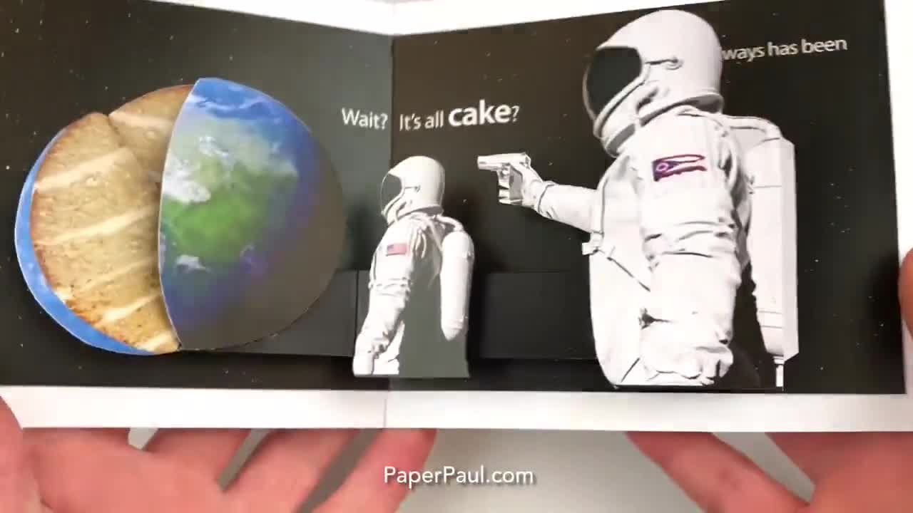 PaperPaul, artiste hollandais, recrée les memes en cartes pliables.