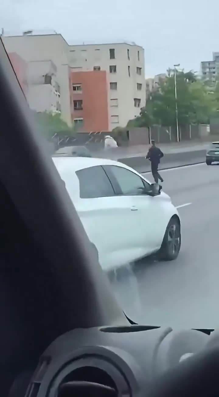 Abdallah, 24 ans, ayant refusé d’obtempérer, s'est tué après avoir tenté de fuir la police sur l’autoroute à Rosny-sous-Bois.