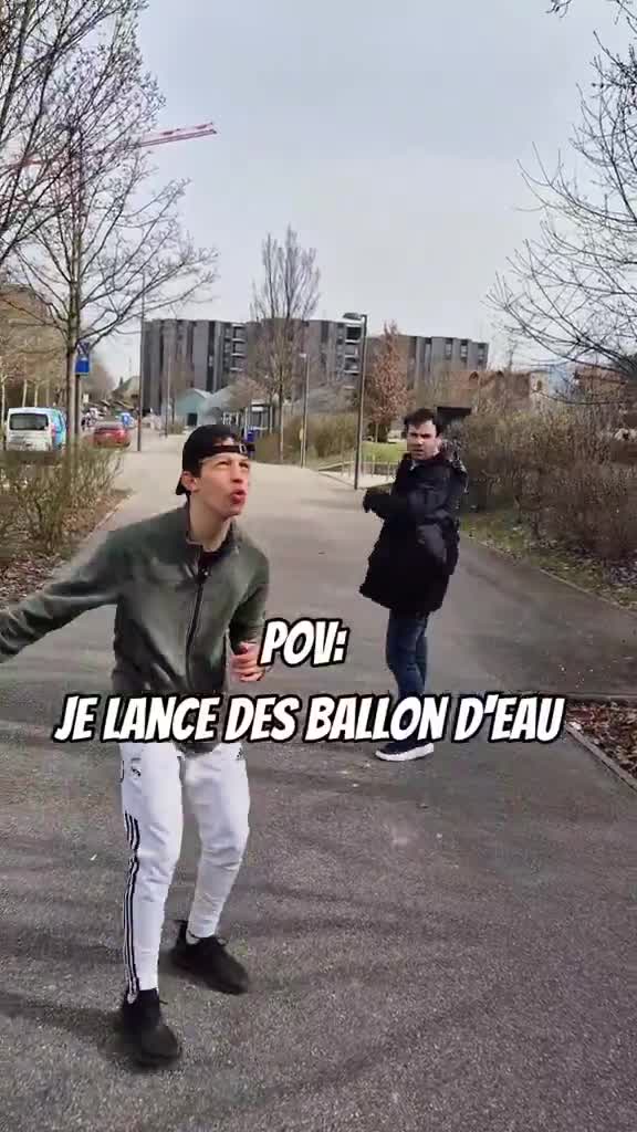 Suisse : le streamer Yanis de retour. Cette fois-ci, il s’amuse à balancer des ballons d’eau sauf qu'il découvre le 1 contre 1.