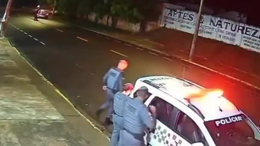 Bonjourno! Estoy bouracho, c'est où la gardavudo?