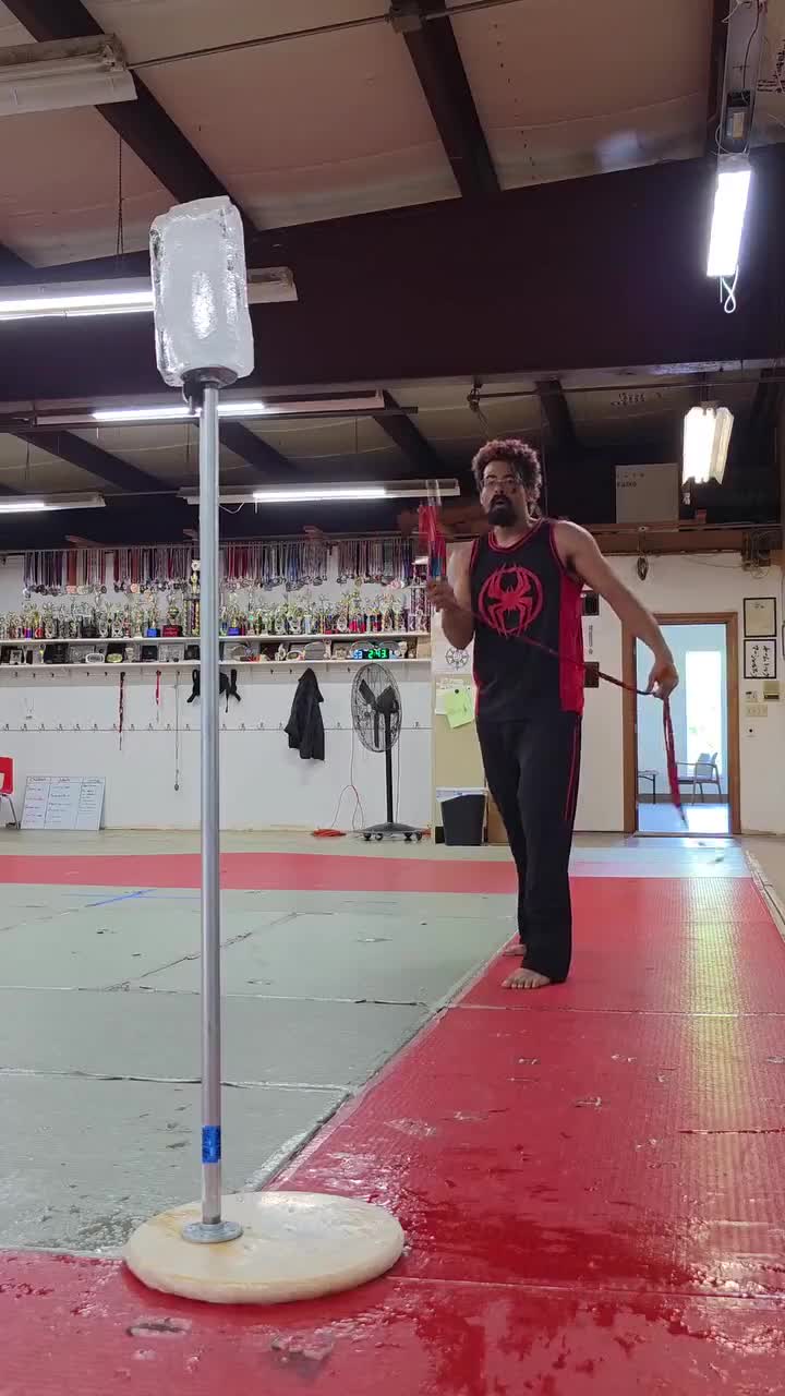 Il est marrant lui avec son yoyo