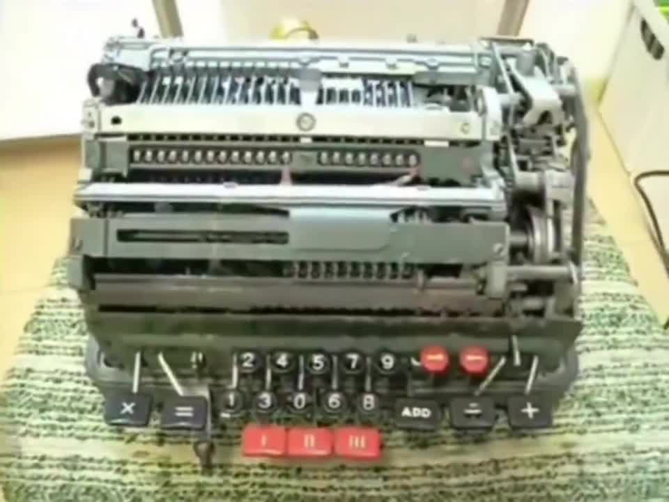 Division par zéro sur une machine à calculer mécanique des années 50.