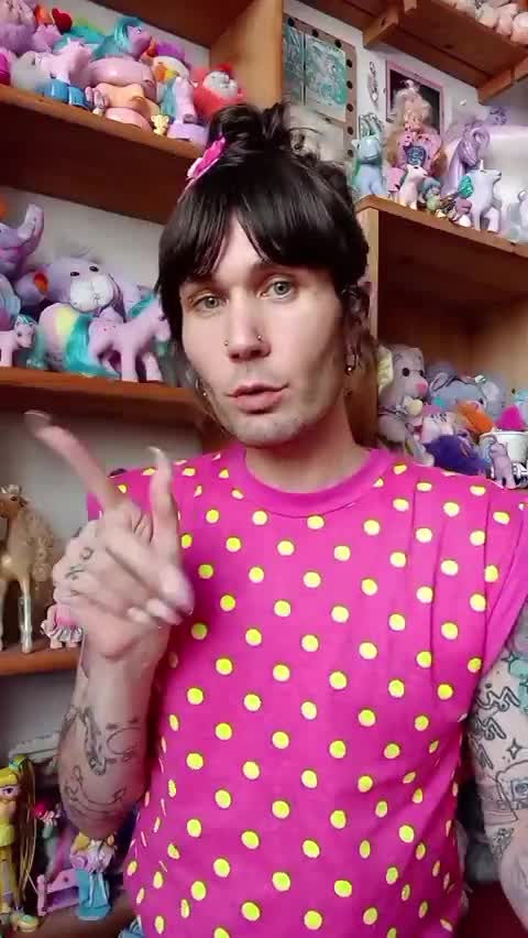 POV : tu est nouvel arrivé dans une crèche parisienne.