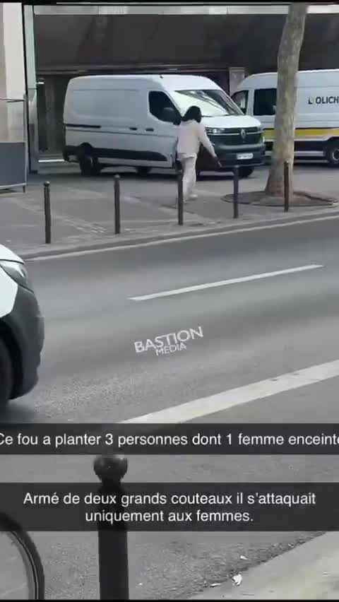 « C’est Allah qui me l’a ordonné » : Une ATTAQUE AU COUTEAU vient d’avoir lieu à Paris, aux alentours de la place de Clichy.Un individu a poignardé 3 femmes, dont l’une serait enceinte. L’une des victimes est en URGENCE ABSOLUE.Il va nous couter combien cet enculé ?