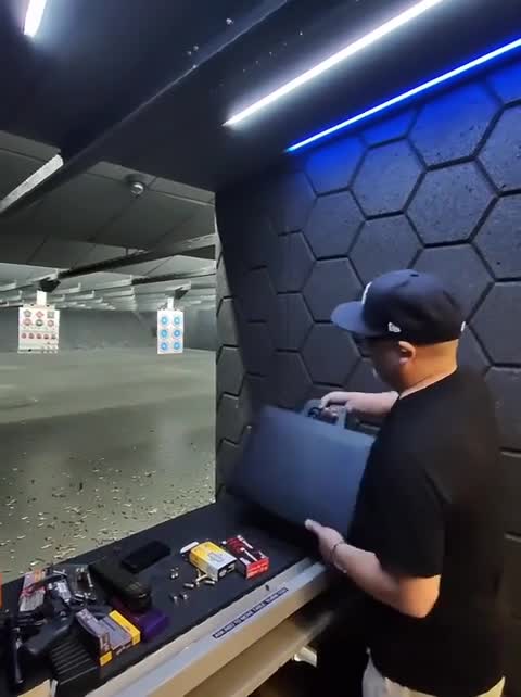 Un pistolet mallette Heckler &amp; Koch MP5K des années 1970