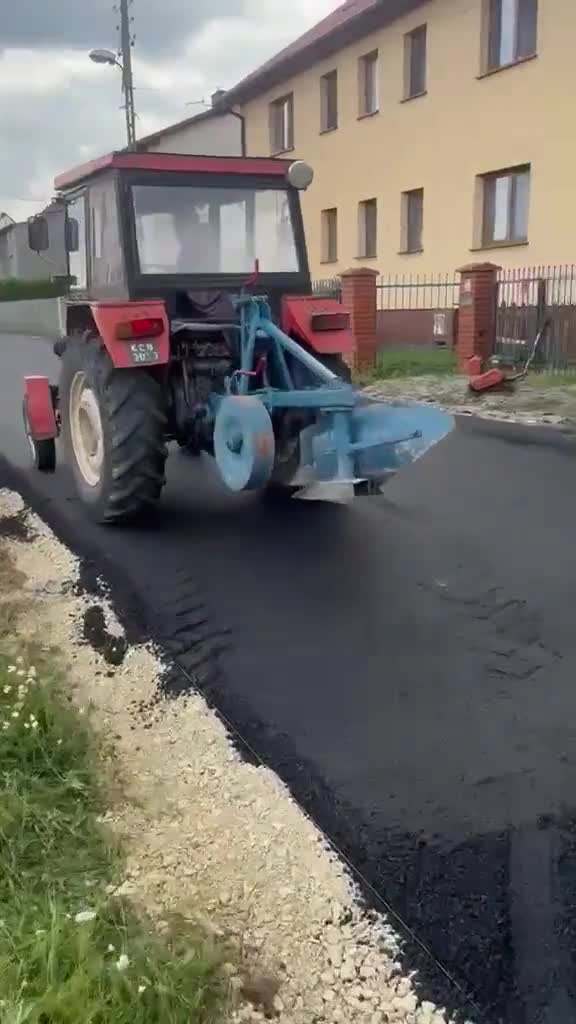Je suis pas sûr, mais je subodore un mécontentement de type pas content.