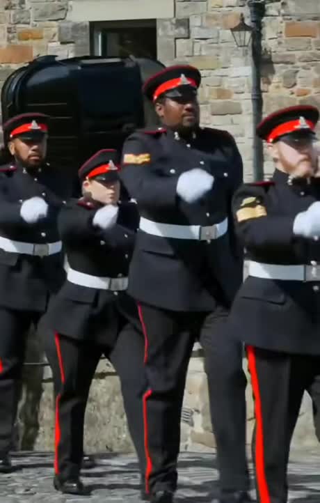 L'artillerie royale britannique. Tous aux abris.
