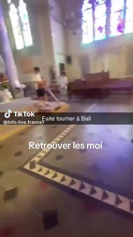 Des sous-merdes pas éduquées. Encore...