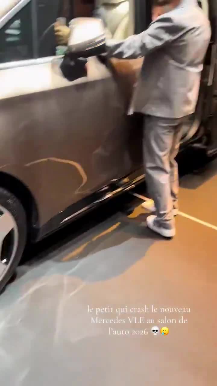 Quand Mercedes commet l'erreur de laisser une voiture d'exposition démarrable.
