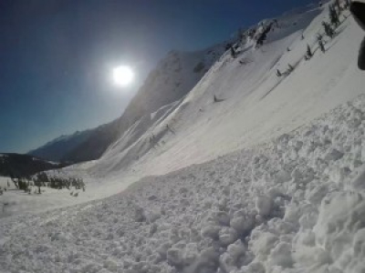 Snowboarder Sauvé d'une Avalanche par son Airbag