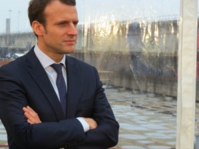 Présidentielle: Emmanuel Macron serait-il la cible de médias russes?