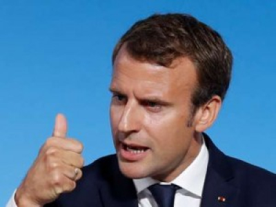 Macron appelle les propriétaires à baisser leurs loyers de cinq euros, pour compenser...