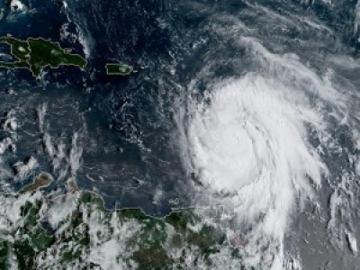 L'ouragan Maria se renforce en catégorie 5, la Guadeloupe en alerte violette.