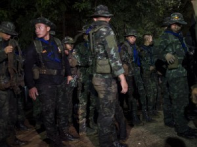Un sauveteur meurt dans la grotte aux enfants piégés en Thaïlande